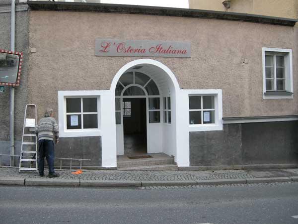 Fassade des miet baren Lokales bzw. Bar in Salzburg
Fassade des Lokales am M&uuml;llner H&uuml;gel, dass zu mieten bzw. verkaufen w&auml;re. Kontakt bitte mit Herrn Eric Schider 0664 2812292 - Preis Pacht &euro; 1.280,-   Preis Verkauf  - wir erwarten Ihr Angebot