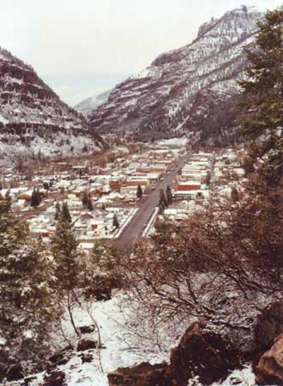 Georgetown Colorado is at our feet
Colorado Mining Country Wild West Adventures - George Town - a former mining town - nestled between the mountains. Here we see USA wintersports area too