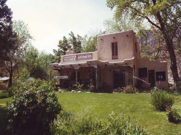 Zion National Park USA - antiques shops in the park
 U.S. Utah Zion National Park - many beautiful shops can be found in the park