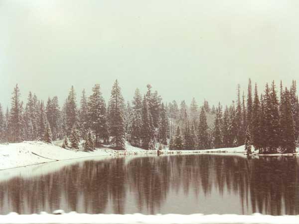 Colorado winter landscapes - on the way to the mountains
Colorado travel experiences - past the Romantic landscapes of snow and mountain lakes will continue our journey into the mountains.