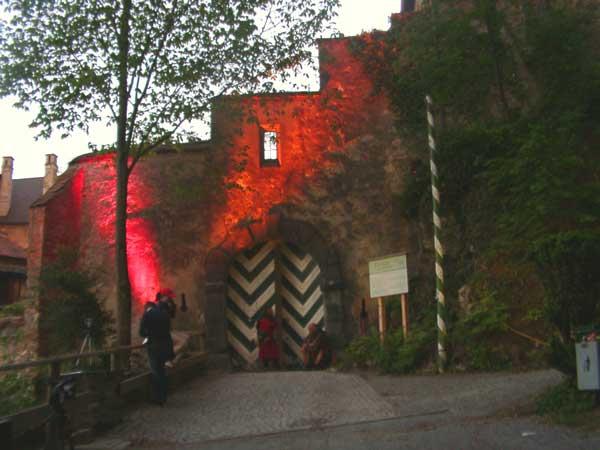 The gards of the castle gate are also waiting of the arrival of the event guests
Event design planning - the entrance door to the castle looks very atmospheric - behind many surprises await the visitors....  Shall we design your event - mail us:  office@milo-designs.com