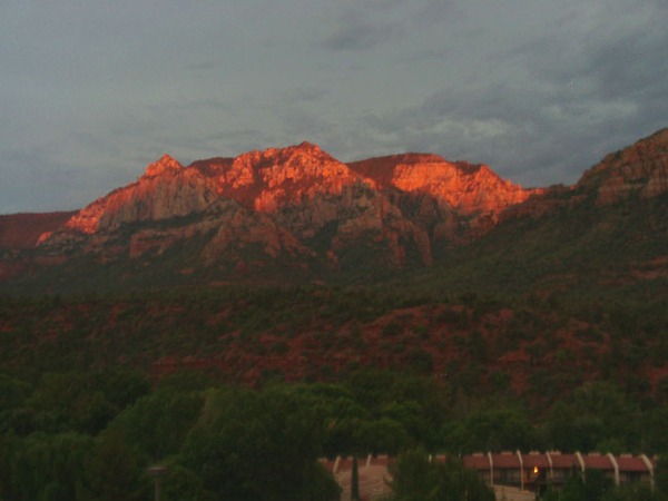 Sedona evening glow - the rocks in the last light of the day.
 Sedona and the sunset - in the last light of the day again light up the tops of the rocks - a wonderful experience.