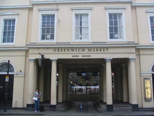 Greenwich - beautiful old buildings reflect tradition and transience
 Greenwich Market building - beautiful building with a great interior area which unfortunately has its best days already behind ....