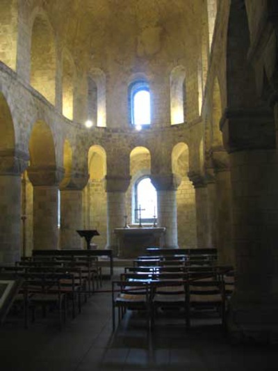 London Tower - great mood lighting in the church in the tower
London Tower - rigor and narrowness of their time - broken by the light. Nothing lasts forever ...