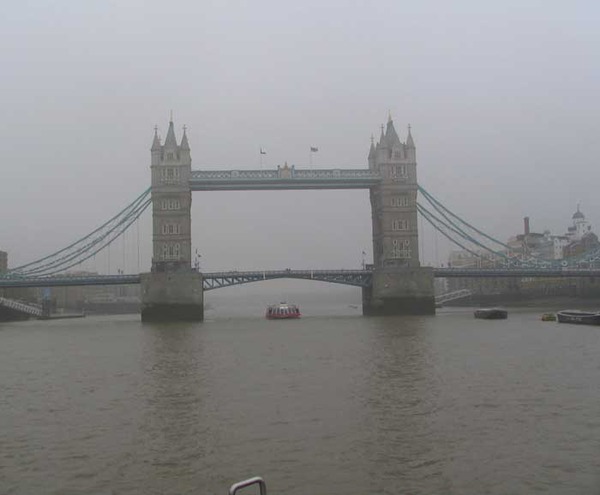 London trip - down the Thames we reach the London Bridge
London travel experiences - we arrive the London bridge - and down the thames wie reach soon Greenwich.