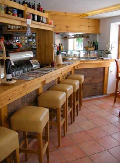 Design chiosc bara de "spatiu trateaza", Ruhpolding
Placut Design chiosc Schmakerl bar în loc, în centrul de Ruhpolding - deja un loc de întâlnire pentru iubitorii de vin ... Sunteti de planificare un restaurant - va rugam sa luati legatura cu domnul Marius Dragan +40 72 1216610