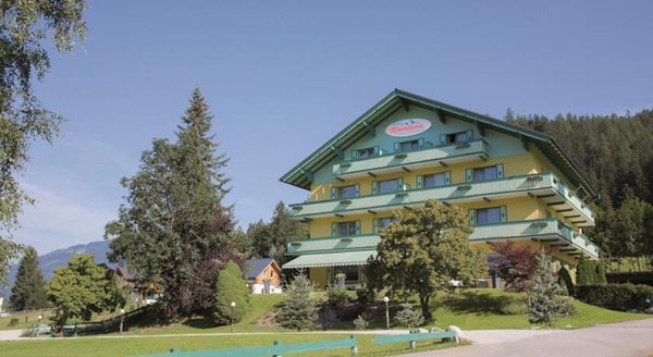 Hotel Montana in Bad Mitterndorf - gemütlicher Platz zum Entspannen und Genießen.
Hotel Revitalisierung und Neugestaltung der Gastronomie Bereiche des Restaurants, der Bar und auch zahlreicher Fremdenzimmer / Suiten