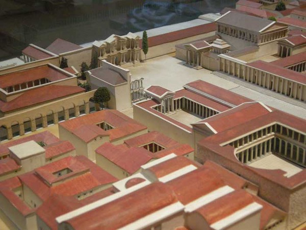 Berlin - Pergamon Museum - Model of the Market Gate of Miletus
 Berlin - Pergamon Museum - again the model with the Market Gate of Miletus in - seen in the upper image area. It also looks good to feel the dimensions size of this building.