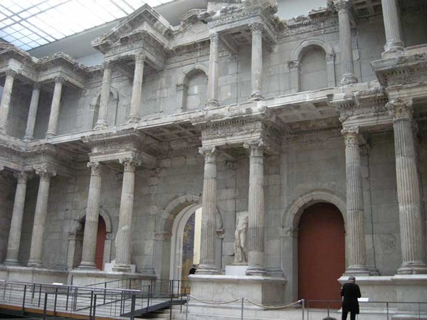 Berlin - Pergamon museum - the market gate of Miletus
Berlin - Pergamon museum - the market gate of Miletus - an imposing building from the 2nd century - which has suffered greatly in the 2nd world war - impressed by its size - and could probably tell a lot of stories ...