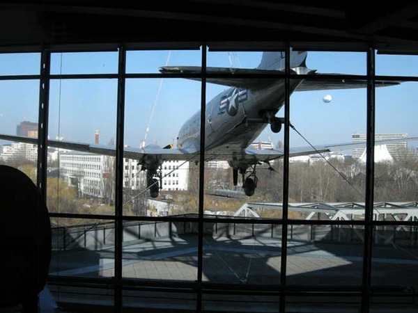 Berlin - museum of technology - aircraft a history of Berlin
Berlin - Museum of Technology - closely connected with the history of Berlin is the supply through the air during the blockade by the former eastern bloc.