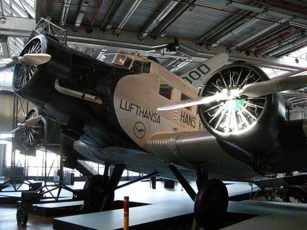 Berlin - Technisches Museum - die Tante JU. ein Pionierflugzeug der Deutschen Luftfahrt
Berlin - Technisches Museum - wenn man Liebhaber der Luftfahrt ist, dann kann man hier herrliche Exponate und Informationen finden. Flugzeuge aus alle Epochen der technischen Entwicklung.