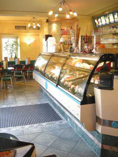 Înainte de a - Ice cafe vedere inventar de vitrina de refrigerare
De gheata cafe planificare si design - o privire la cazul de afisare înghetata existente si spatiul global