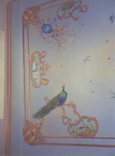 Cornelia Hutterer Dekorative Deckenmalerei und Trompe l´oeil in einem großen Salon
Elegante Wandmalerei und Trompe l´oeil an der Decke eines Salons in einer Villa